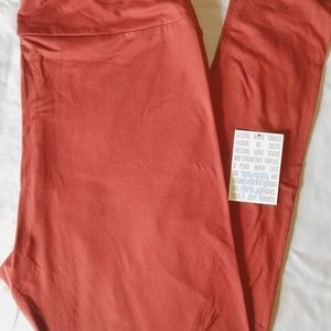 Lularoe NWT TC2 Rust Color Leggings